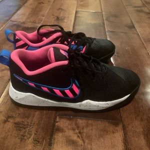 Women/Girls Nike Basketball Shoes
